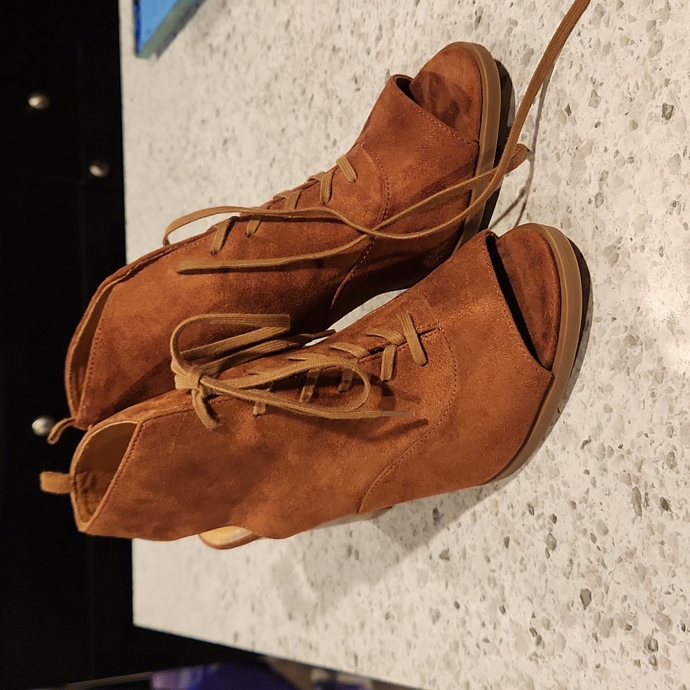 Brown Gap laced heels
